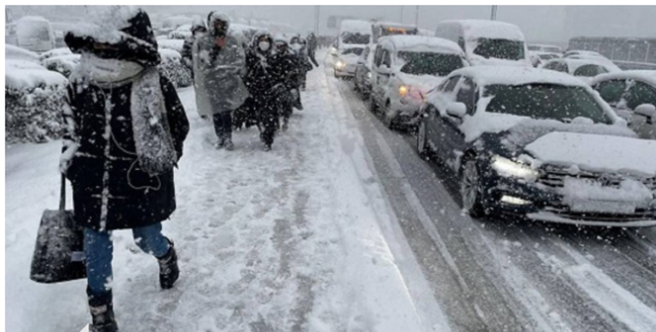 Kar Geliyor! Meteoroloji'den 21 İl İçin Uyarı Geldi! Atkı ve Bereleri Hazırlayın...